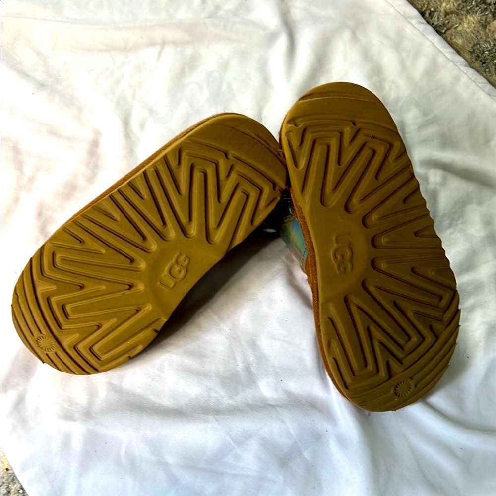 UGG Brown Suede Boots with Southwestern Pattern - Picture 6 of 7